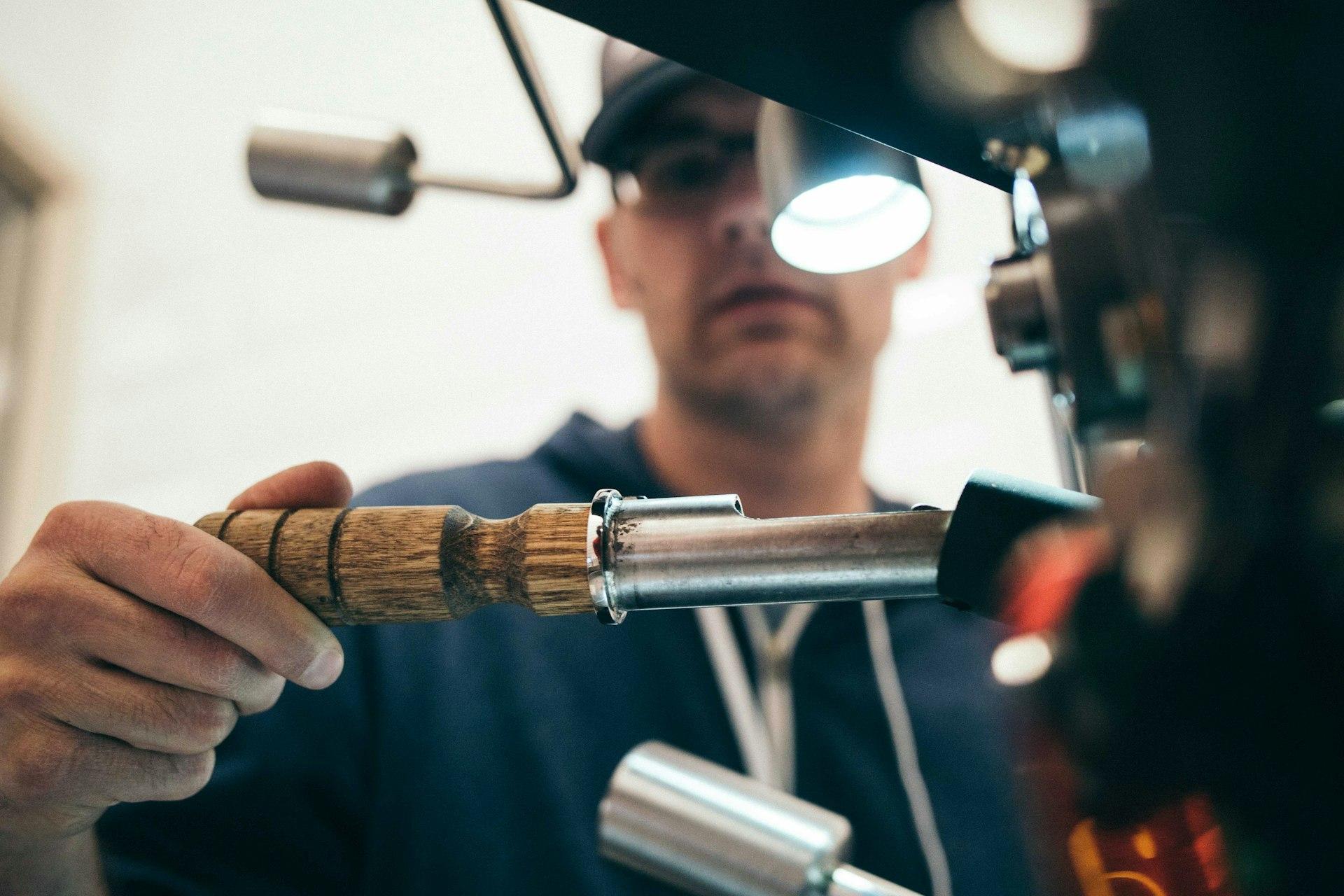 Installations techniques : réseaux et équipements de plomberie et chauffage modernes.